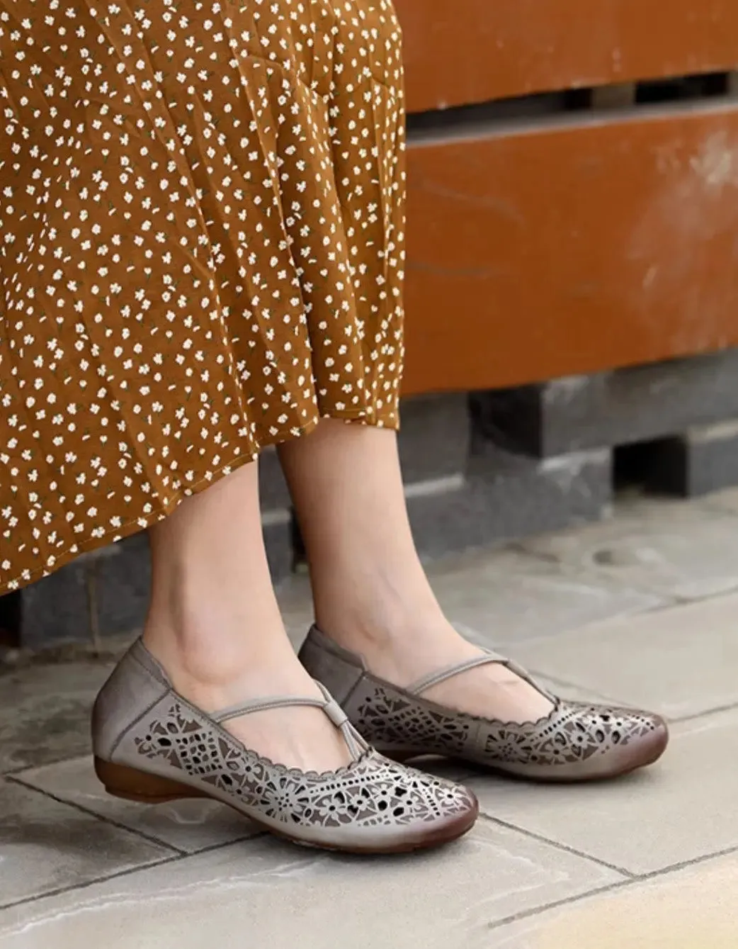 Real Leather Hand-carved Flat Shoes
